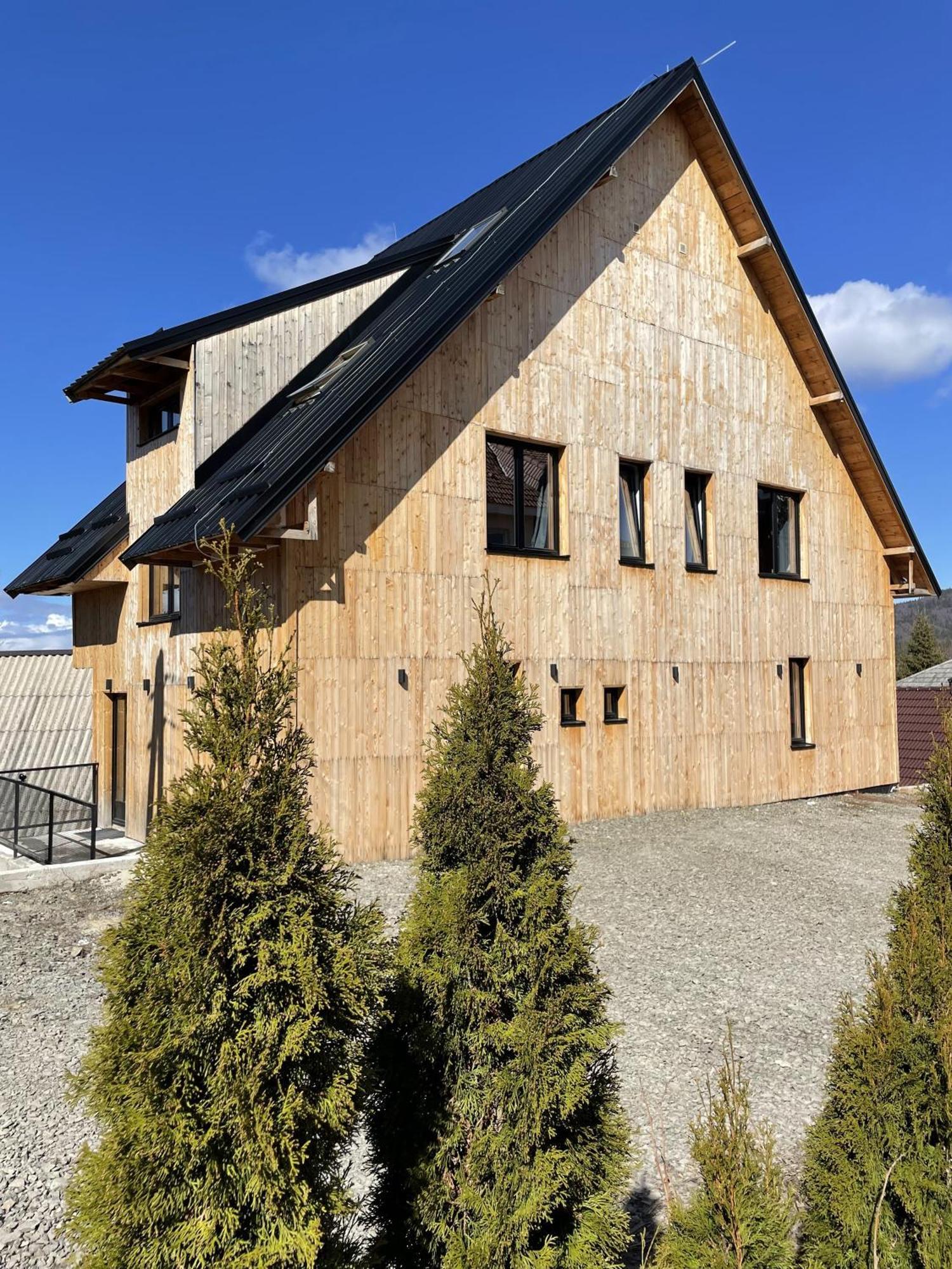 Montana Hotel Lisina Bagian luar foto